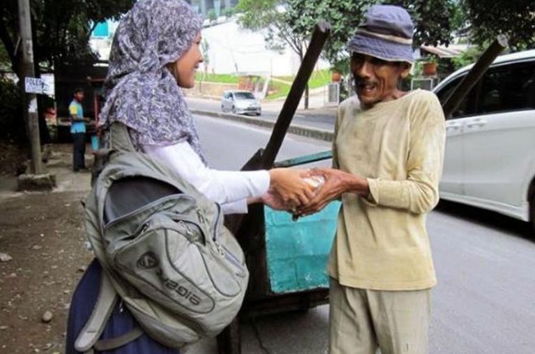 Berbuat Baiklah Agar Allah Hilangkan Kesedihan dan Kesulitan