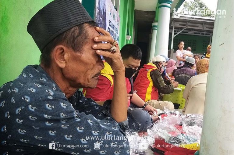 Warga di lokasi penerima bantuan