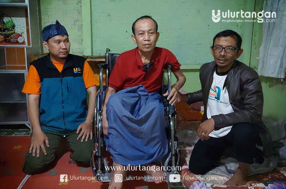 Ulurtangan Salurkan Bantuan Kesehatan Kursi Roda Untuk Ustadz Dede ...