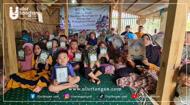 Safari Dakwah Di Kampung Muallaf Baduy, Ulurtangan Salurkan 230 Wakaf Al-Qur’an, Ratusan Paket Pakaian dan Perlengkapan Ibadah