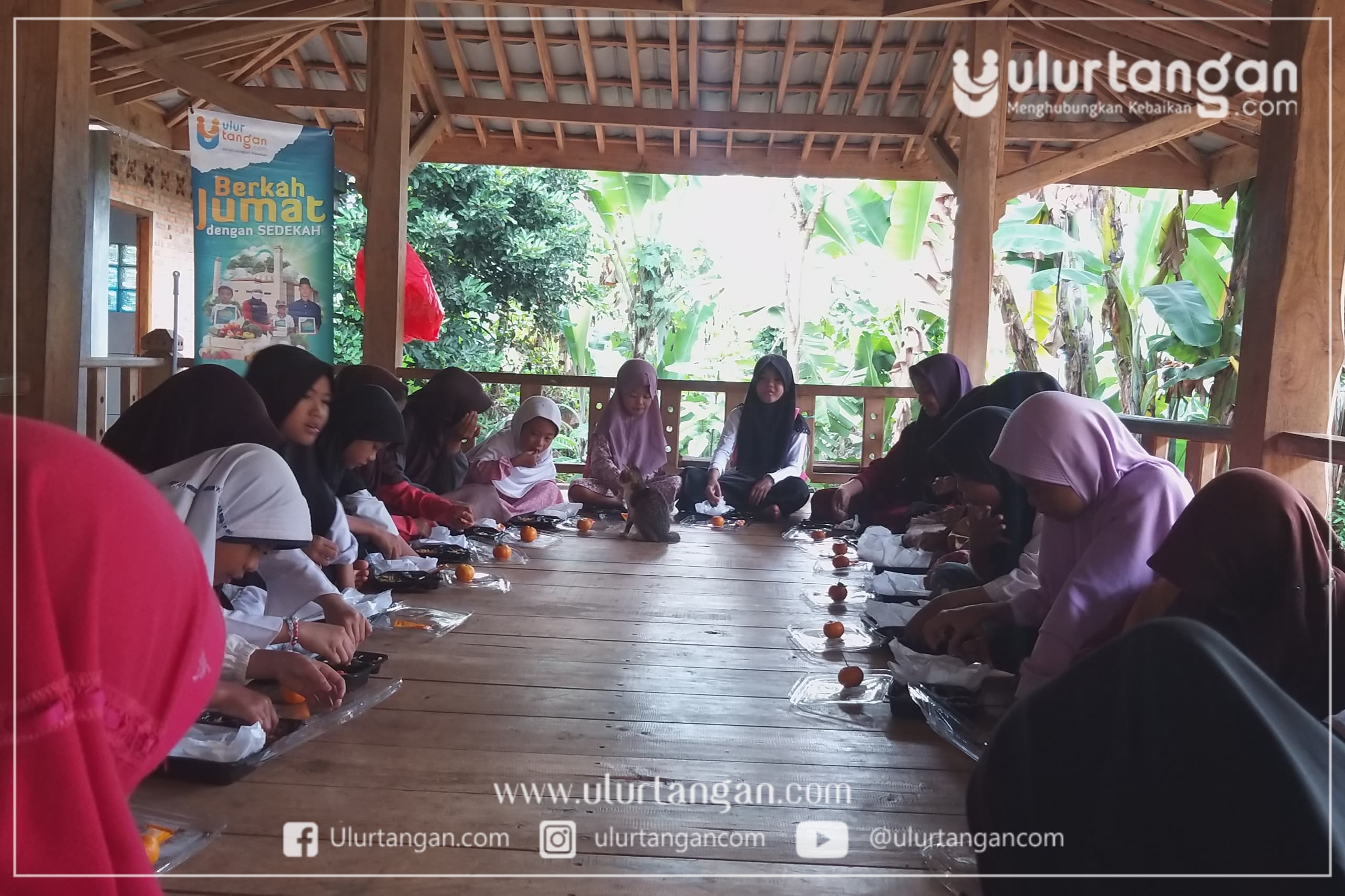 Sedekah-Jumat-ke-202-Ulur-Tangan-Berbagi-Kebahagiaan-Bersama-Anak-anak-Santri-Penghafal-Al-Quran-Pelosok-Jonggol-5