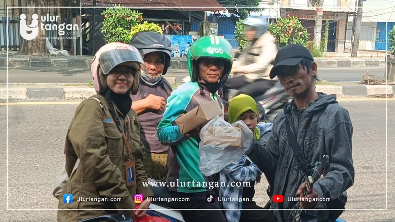 Relawan Ulur Tangan Kembali Gelar Aksi Sedekah Jumat di Bekasi