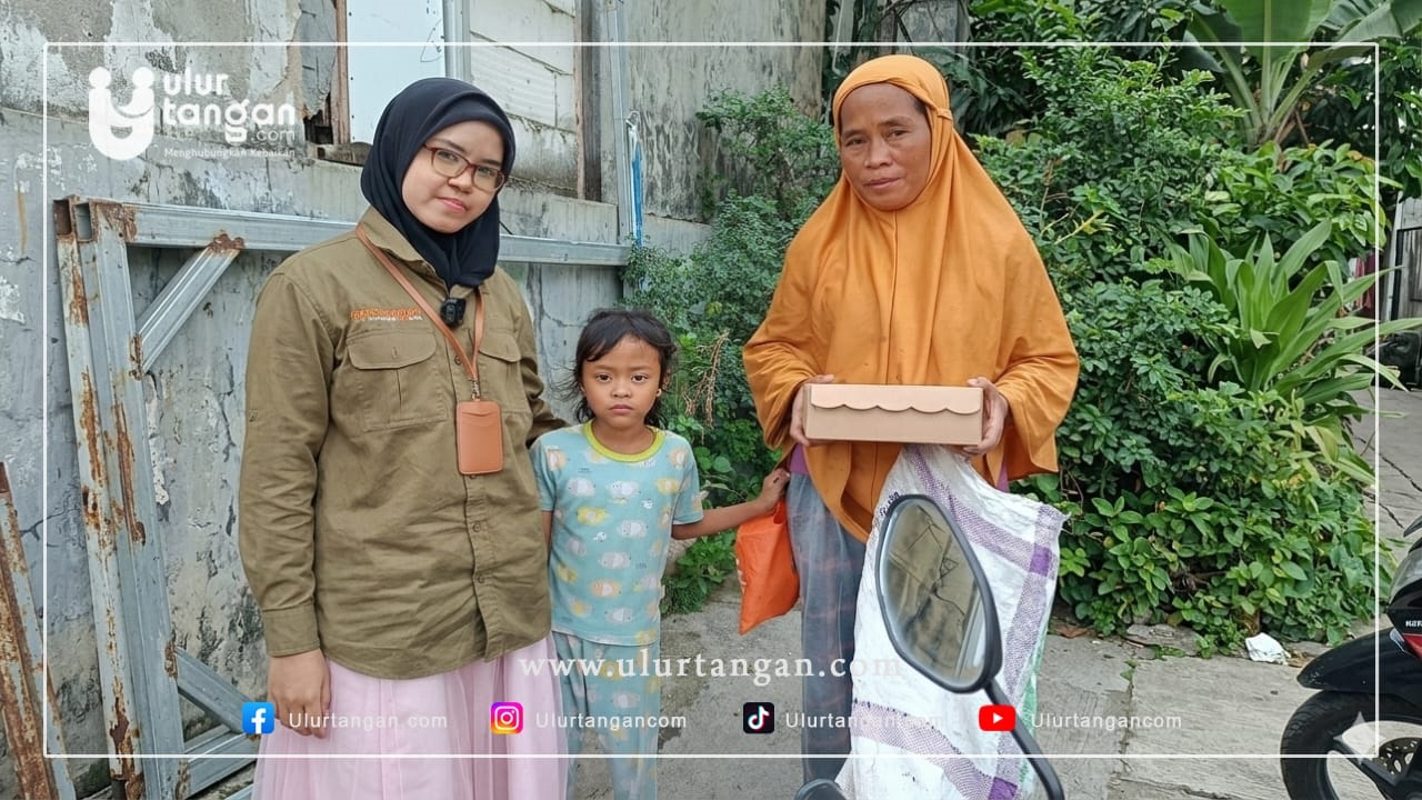Gelar Sedekah Jumat:Tim Relawan Ulur Tangan Bagikan Makanan untuk Para Pejuang Nafkah