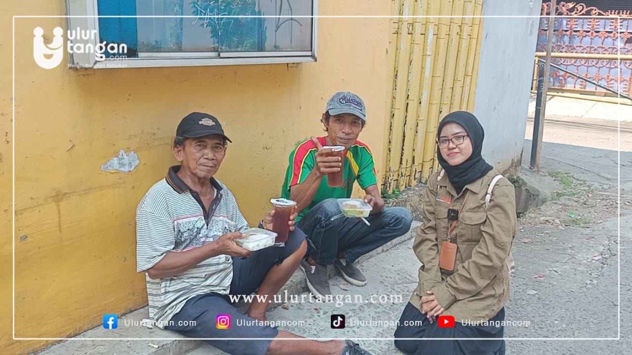 Sedekah Jumat, Berbagi Makanan untuk Para Pejuang Nafkah yang Tetap Berjuang di Jalanan
