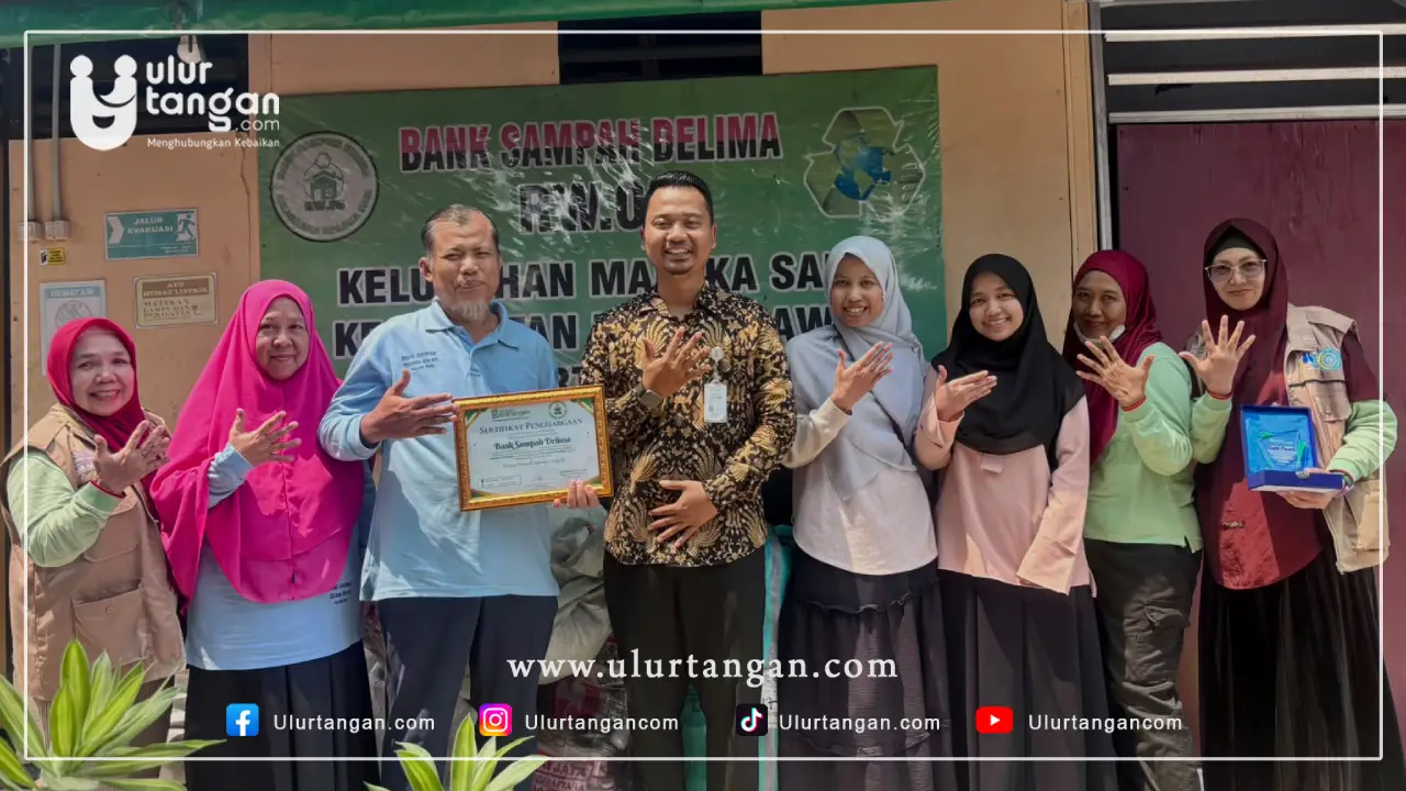 Sedekah Barang Tak Berhenti di Gudang: Yayasan Indonesia Uluran Tangan Bangun Kolaborasi dengan Bank Sampah dan Rumah Pilah